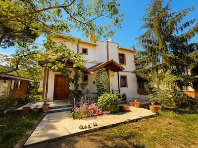 REMAX MAHAL'DEN ÇATALCADA MERKEZİ KONUMDA MÜSTAKİL EV 