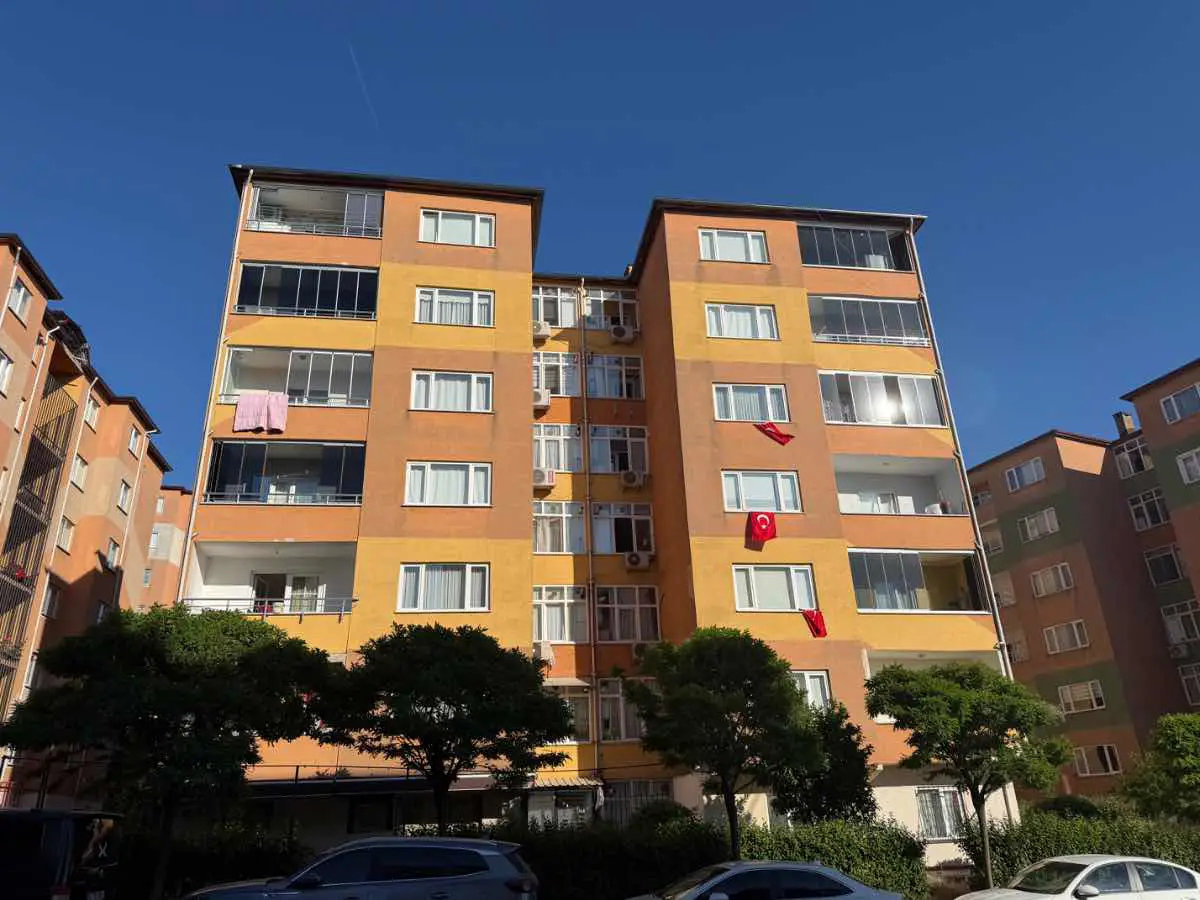ÇAYIROVA ÇAĞDAŞKENT ALPASLAN SİTESİNDE 3+1 120 M2 SATILIK DAİRE.