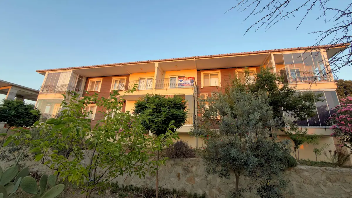 REMAX KAYA GÖKÇEADA'DA SAMOTHRAKI ADASI VE DENİZ MANZARALI 1+1 EŞYALI DAİRE 2