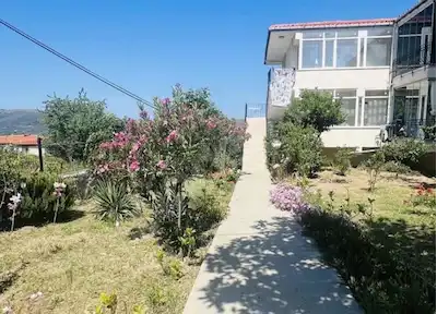 REMAX KAYA GÖKÇEADA'DA SAMOTHRAKI ADASI VE DENİZ MANZARALI 1+1 EŞYALI DAİRE