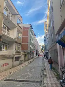 REMAX KUZEY'DEN ÇİFTLİK CADDESİNDE KİRALIK 2+1