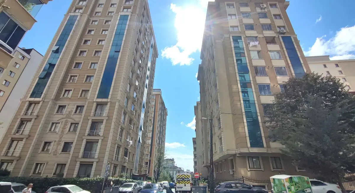 YASİN KURTULUŞ*ÜMRANİYE İSTİKLAL MH. AĞAOĞLU SİTESİNDE BOŞ 2+1 METRO DİBİNDE 85 M2 SATILIK DAİRE