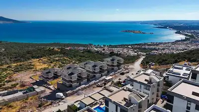 PANORAMİK DENİZ MANZARALI 1+1 BAHÇE KATI SIFIR DAİRE