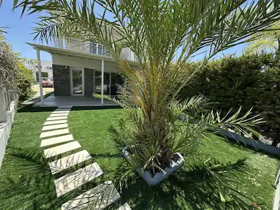 🚨 ACİL SATILIK – PİYASA FİYATININ ALTINDA! CAESAR BEACH’TE DENİZE SIFIR 135 M² MÜSTAKİL 3+1 DUBLEK