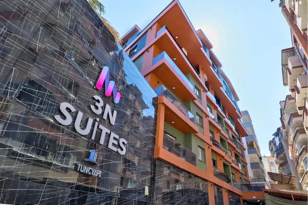 DİKİLİ 3N SUITES’TE SIFIR 2+1 SATILIK LÜKS DAİRE