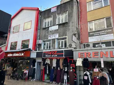 İZMİT İSTİKLAL CADDESİ KİRALIK ÇATI DUBLEKS 60 M2 OFİS