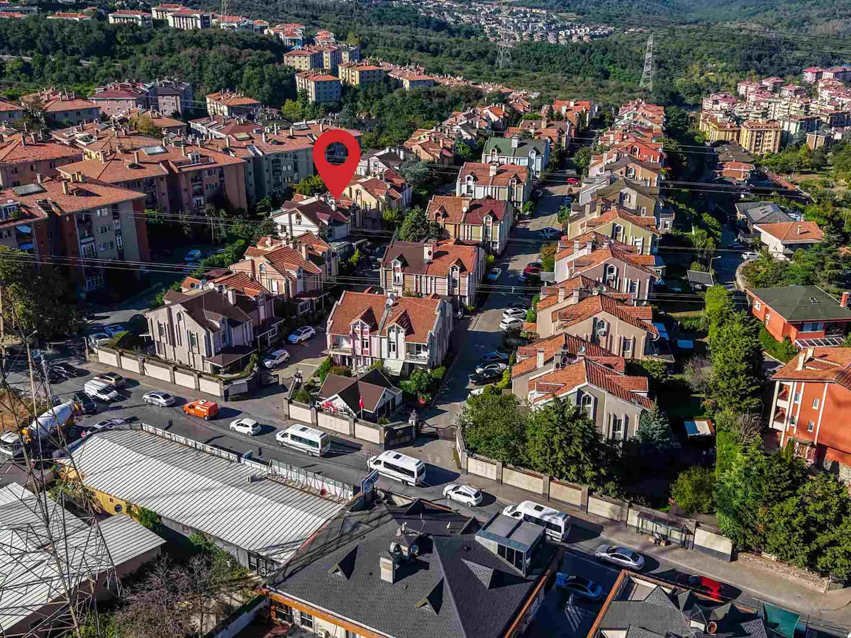 ZEKERİYAKÖY SATILIK HAVUZLU SİTE'DE 5+1 İKİZ VİLLA