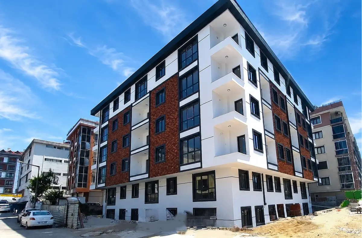CEVİZLİ BAĞDAT CADDESİNE 3. BİNADA BAHÇE KULLANIMLI 2+1 SATILIK YENİ DAİRE