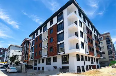 CEVİZLİ BAĞDAT CADDESİNE 3. BİNADA BAHÇE KULLANIMLI 2+1 SATILIK YENİ DAİRE