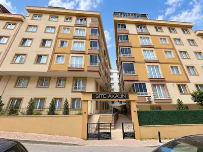 ÇEKMEKÖY MERKEZ MAHALLESİ EŞYALI 1+1 KİRALIK DAİRE