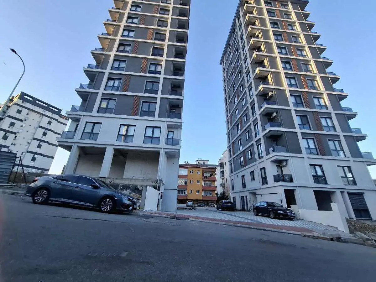 KARTAL KARLIKTEPE’DE PARK KARŞISI, BUTİK SİTEDE SIFIR KİRALIK 1+1