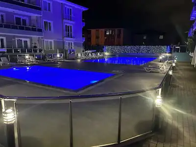 REMAX HÜR EMRAH TOSUN'DAN KARASU'DA SATILIK HAVUZLU DAİRE
