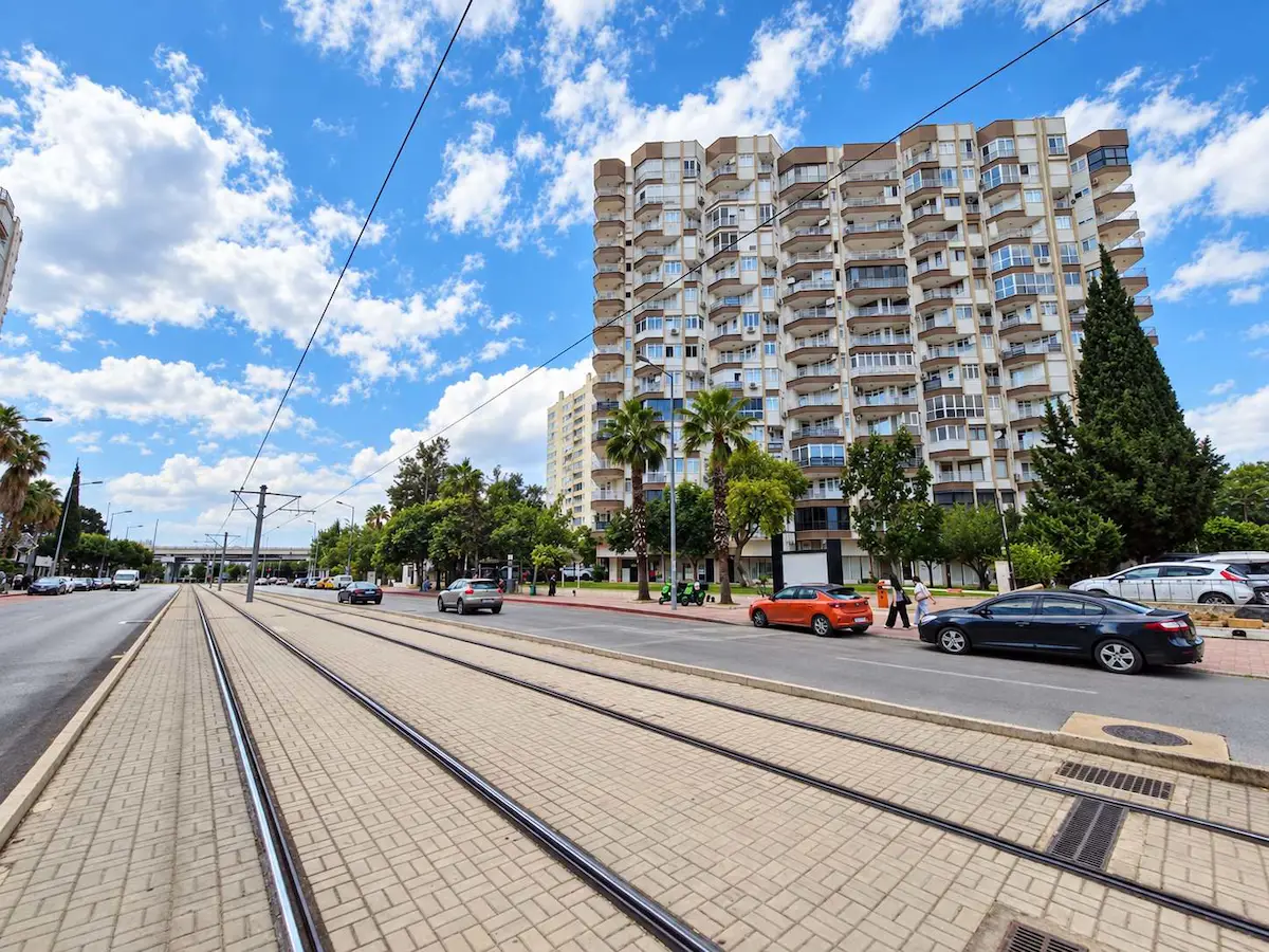 ANTALYA MURATPAŞA MELTEM’DE KİRACILI, KREDİYE UYGUN KAT MÜLKİYETLİ SATILIK DÜKKAN