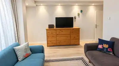 HASIRCIBAŞI CADDESİ’NDE EŞYALI KİRALIK 2+1, BAHÇE ERİŞİMLİ