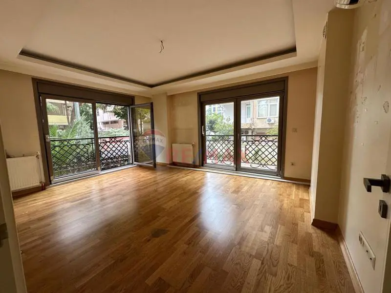 ERENKÖY ÇELEBİ SOKAKTA YÜKSEK GİRİŞ KİRALIK DAİRE 3