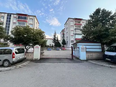 BAŞHARIK MAHALLESİNDE RE/MAX GÜNEŞ'TEN 3+1 SİTE İÇİ DAİRE