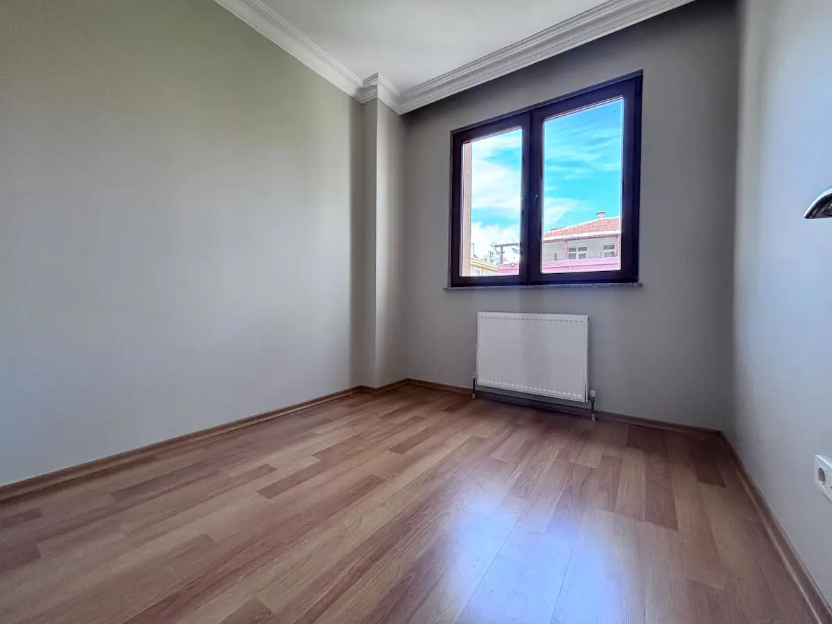 CUMHURİYET MAHALLESİ METROYA YAKIN KATTA TEK KİRALIK 3+1 DAİRE 2