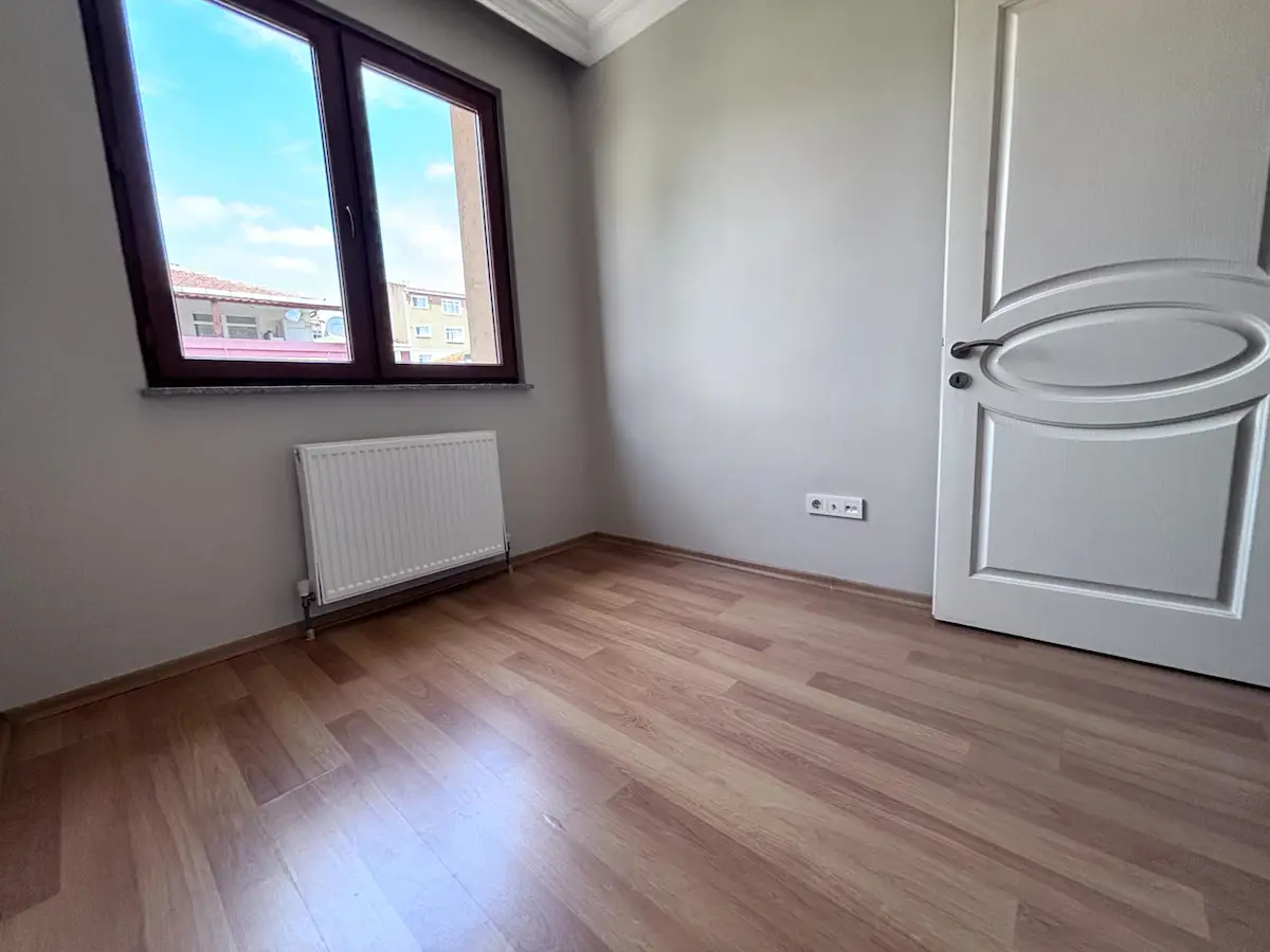 CUMHURİYET MAHALLESİ METROYA YAKIN KATTA TEK KİRALIK 3+1 DAİRE 3