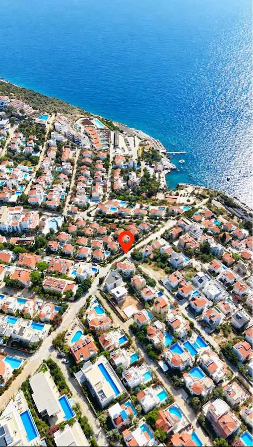 KAŞ KALKAN KALAMAR KOYU’NDA DENİZ MANZARALI HAVUZLU 2+1 DAİRE