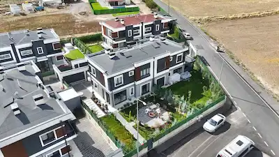 TAVLUSUNDA YAZ-KIŞ OTURUMA MÜSAIT FULL EŞYALI SATILIK 4+1 VILLA