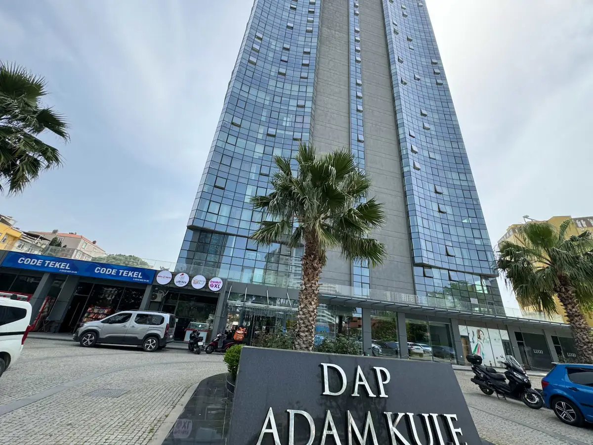 ADAM KULE'DE EN BÜYÜK TIP FULL EŞYALI KIRALIK STÜDYO DAIRE