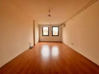 KADIKÖY ÇARŞIDA ASANSÖRLÜOTOPARKLI BINADA KIRALIK KLIMALI OFIS