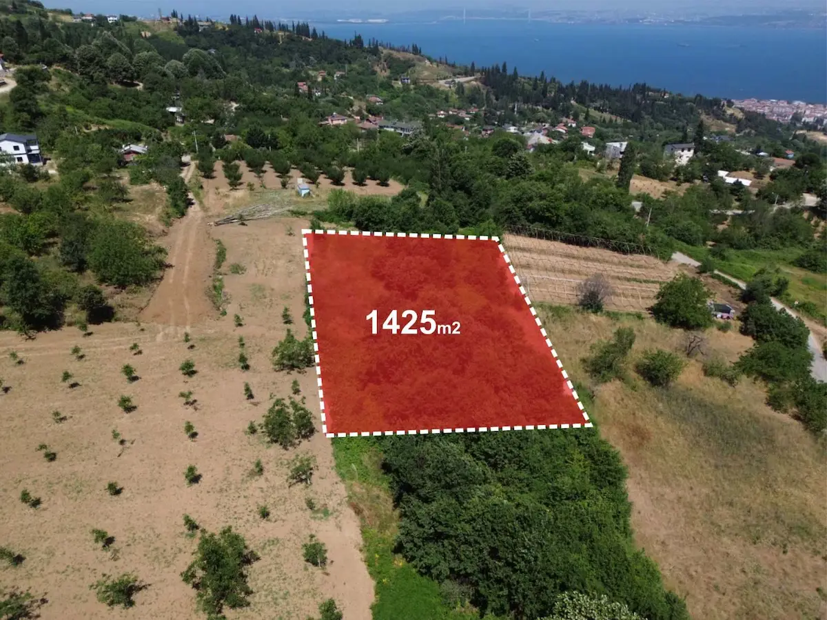 RE/MAX KANYON PAZARKÖYDE DENIZ MANZARALI 1425 M² İMARLI ARSA.