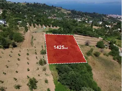RE/MAX KANYON PAZARKÖYDE DENIZ MANZARALI 1425 M² İMARLI ARSA.