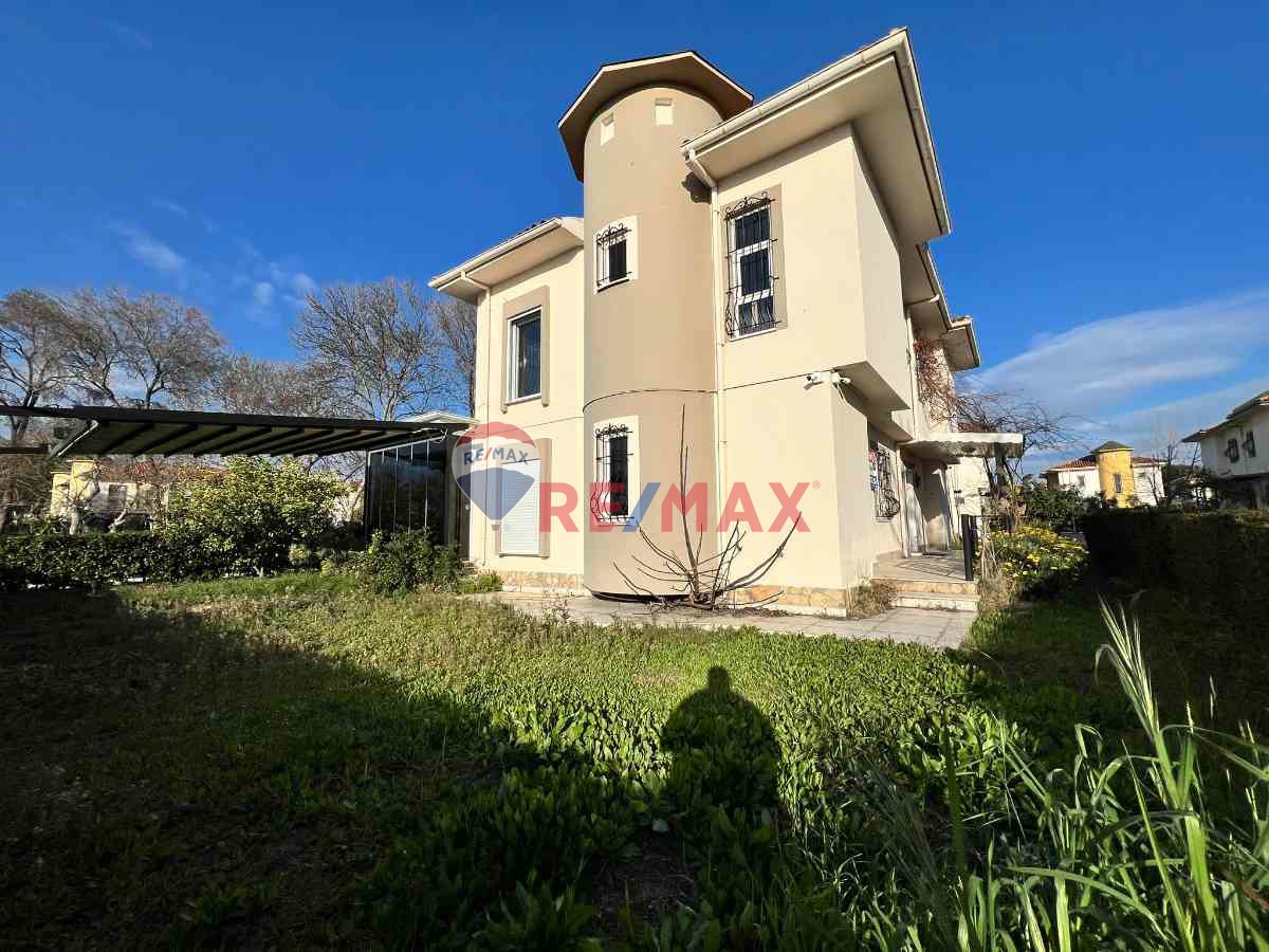 KUŞADASI DÜŞLER YAKASI SITESINDE 4+1 MÜSTAKIL VILLA