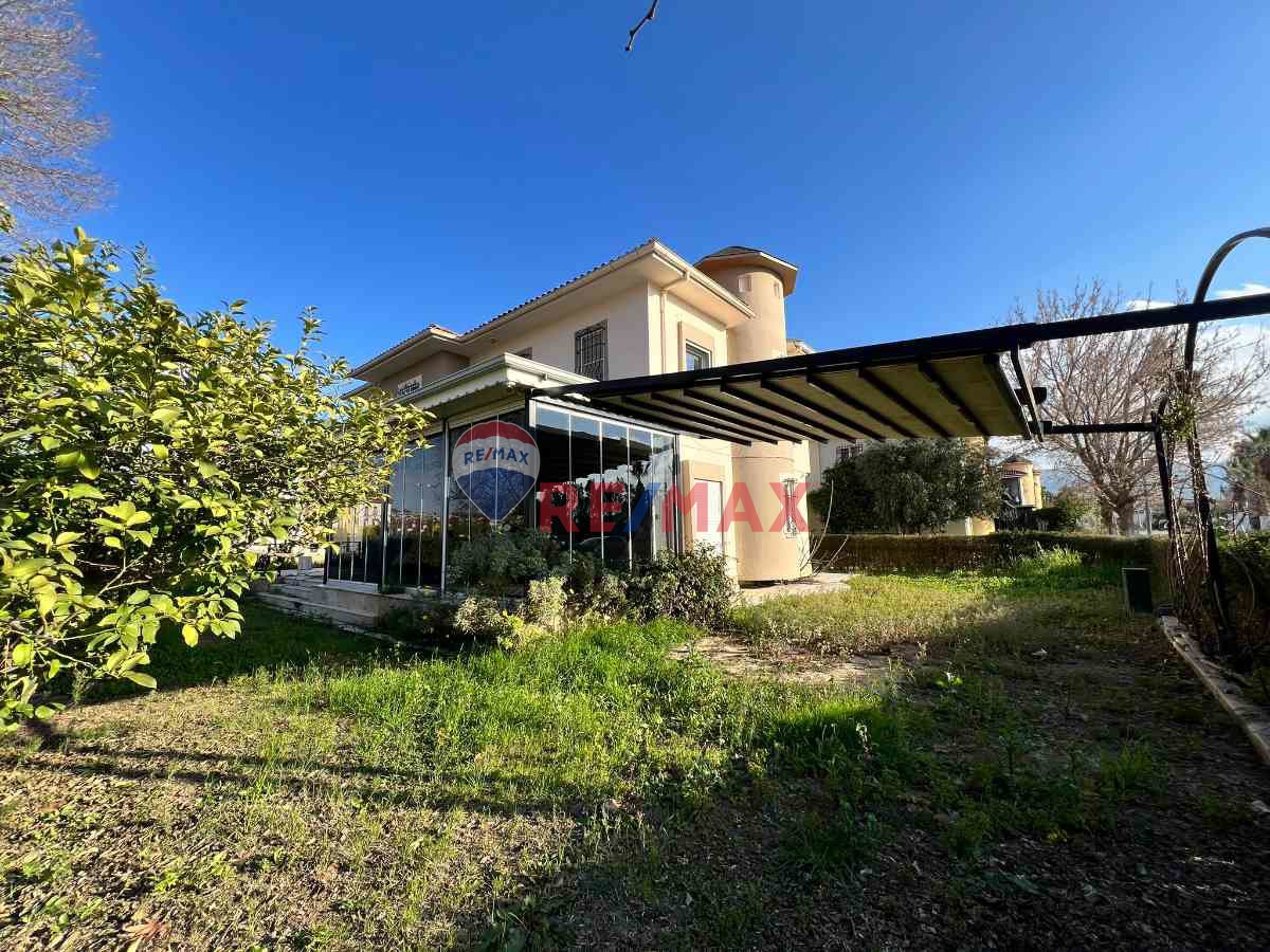 KUŞADASI DÜŞLER YAKASI SITESINDE 4+1 MÜSTAKIL VILLA