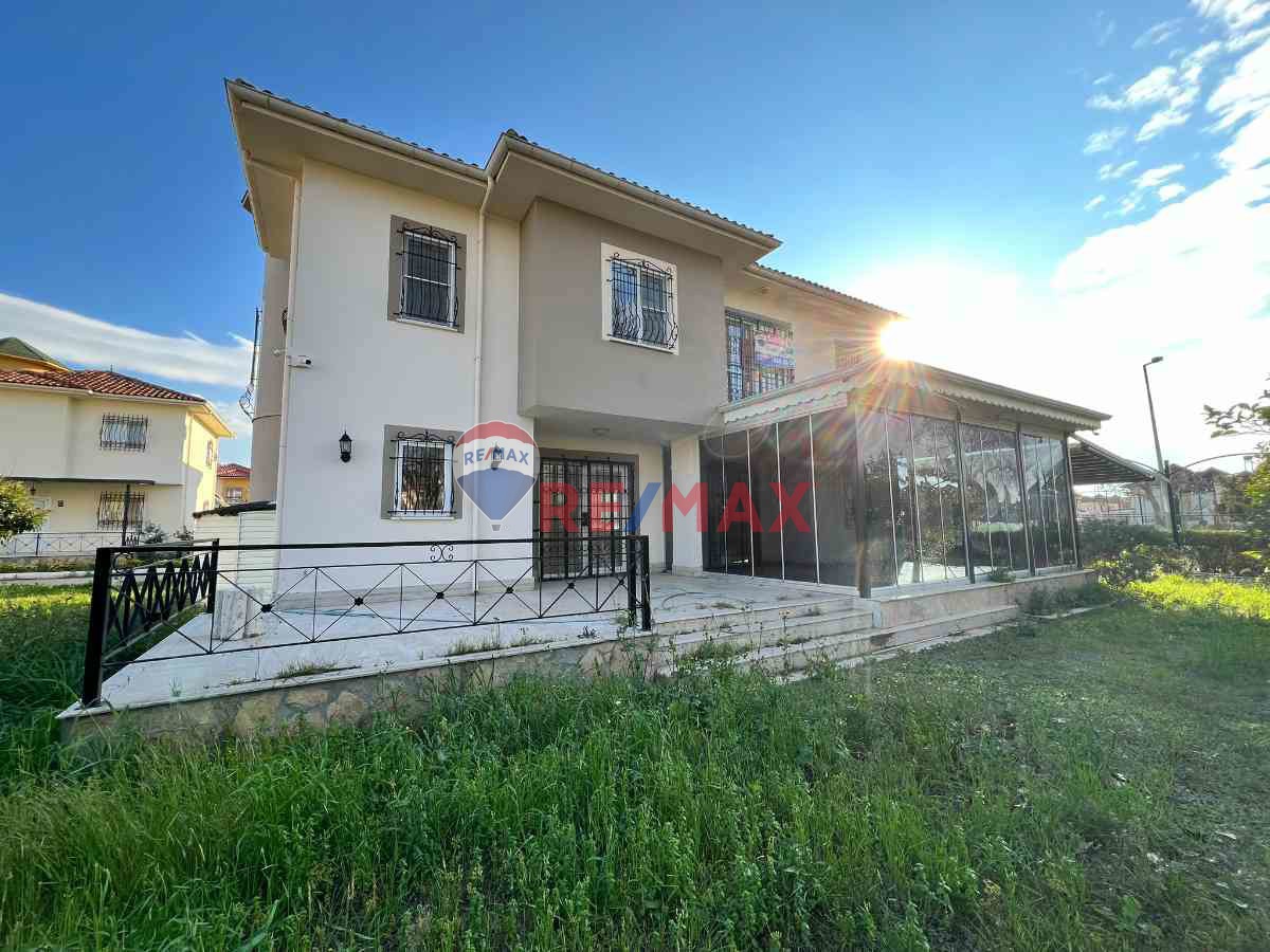 KUŞADASI DÜŞLER YAKASI SITESINDE 4+1 MÜSTAKIL VILLA