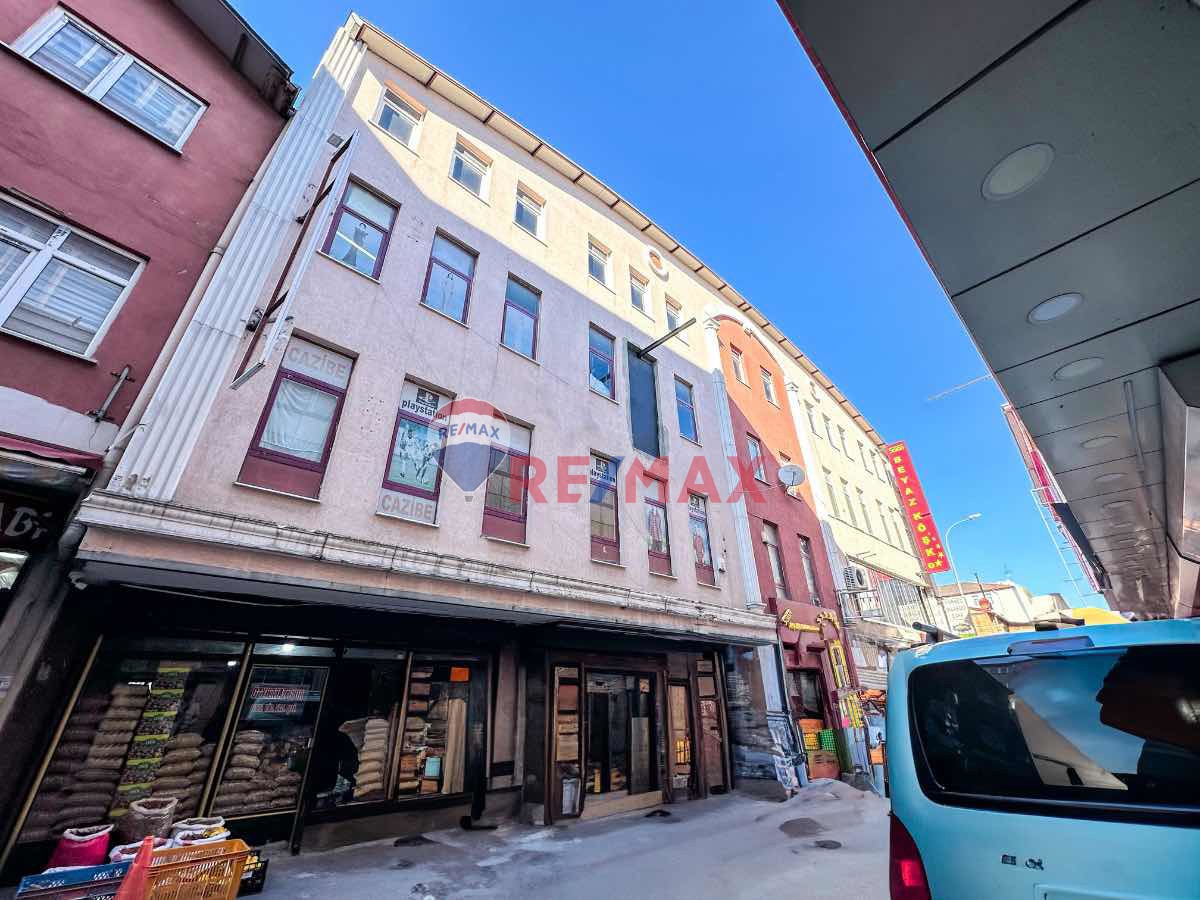 SULTANBEYLİ MERKEZ ÇARŞIDA SATILIK 2.400 M2 FIRSAT TİCARİ BİNA