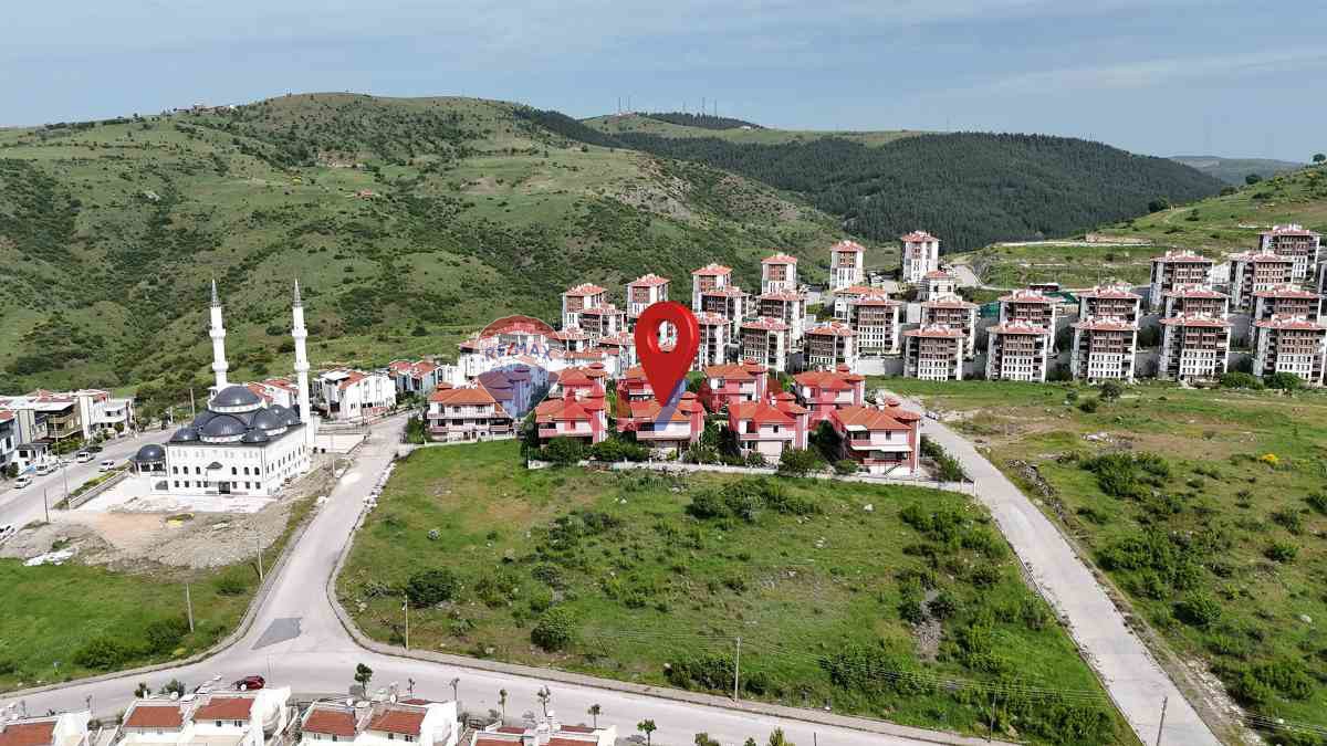 RE/MAX İNCİ'DEN KUVA-İ MİLLİYE MAH. ÖZLEM 94 SİTESİ 4+1 SATILIK VİLLA