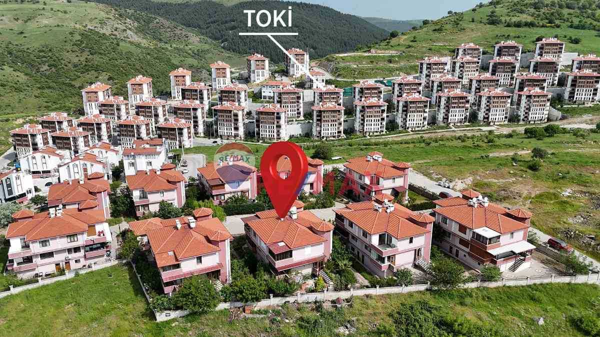 RE/MAX İNCİ'DEN KUVA-İ MİLLİYE MAH. ÖZLEM 94 SİTESİ 4+1 SATILIK VİLLA