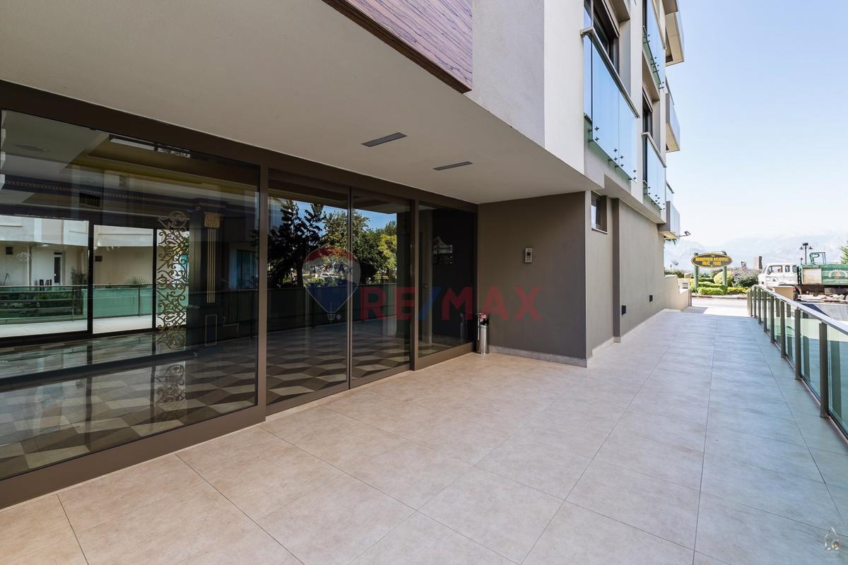 HÜSEYİN ÇELİK'ten LARA SAHİL BANDI'nda EŞYALI LÜKS 4+1 KİRALIK