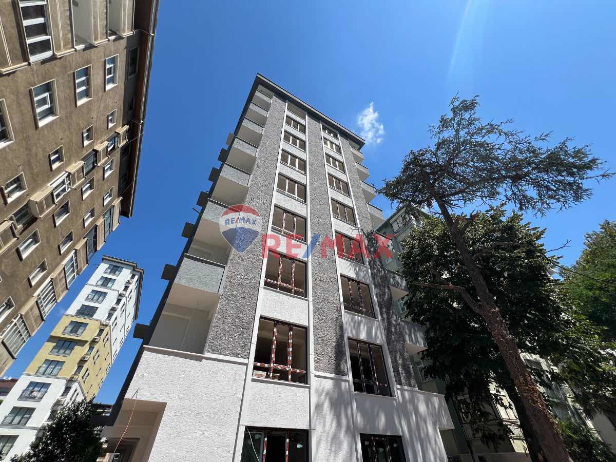KADIKÖY' DE PRESTIJLI PROJEDE GENIŞ 2+1 EBEVEYN BANYOLU SATILIK DAIRE