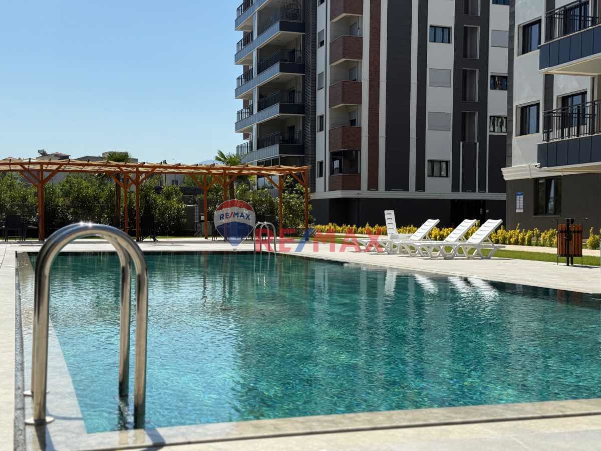 REMAX MODEL'DEN ŞEMİKLER'DE SİTE İÇİ 4+1 SATILIK DAİRELER