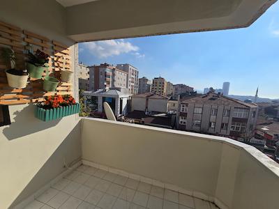 REMAX'DAN IÇERENKÖY'DE BALKONLU, MERKEZI KONUMDA GENIŞ 3+1 KIRALIK DAIRE