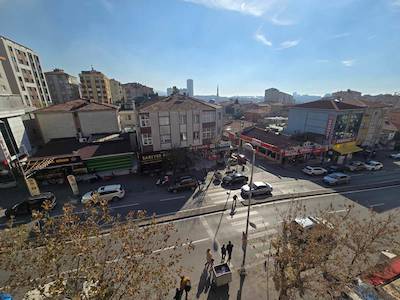 REMAX'DAN IÇERENKÖY'DE BALKONLU, MERKEZI KONUMDA GENIŞ 3+1 KIRALIK DAIRE