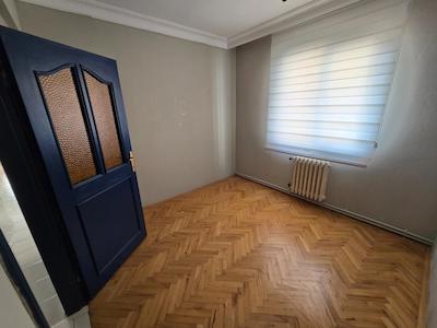 REMAX'DAN IÇERENKÖY'DE BALKONLU, MERKEZI KONUMDA GENIŞ 3+1 KIRALIK DAIRE