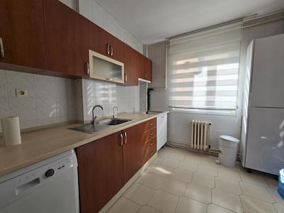 REMAX'DAN IÇERENKÖY'DE BALKONLU, MERKEZI KONUMDA GENIŞ 3+1 KIRALIK DAIRE