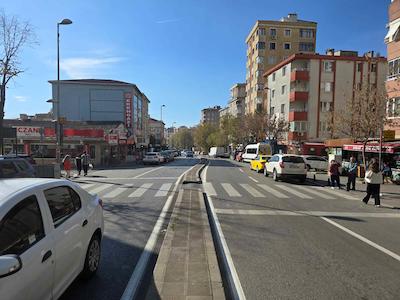 REMAX'DAN IÇERENKÖY'DE BALKONLU, MERKEZI KONUMDA GENIŞ 3+1 KIRALIK DAIRE