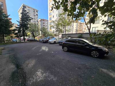 REMAX'DAN IÇERENKÖY'DE BALKONLU, MERKEZI KONUMDA GENIŞ 3+1 KIRALIK DAIRE