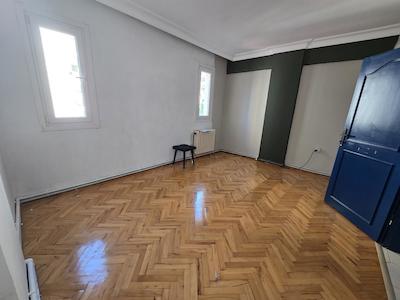 REMAX'DAN IÇERENKÖY'DE BALKONLU, MERKEZI KONUMDA GENIŞ 3+1 KIRALIK DAIRE