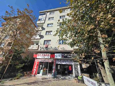 REMAX'DAN IÇERENKÖY'DE BALKONLU, MERKEZI KONUMDA GENIŞ 3+1 KIRALIK DAIRE