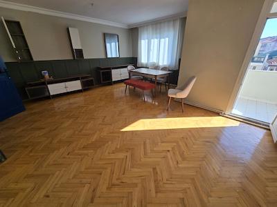 REMAX'DAN IÇERENKÖY'DE BALKONLU, MERKEZI KONUMDA GENIŞ 3+1 KIRALIK DAIRE