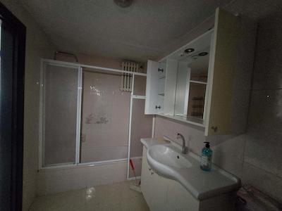 REMAX'DAN IÇERENKÖY'DE BALKONLU, MERKEZI KONUMDA GENIŞ 3+1 KIRALIK DAIRE