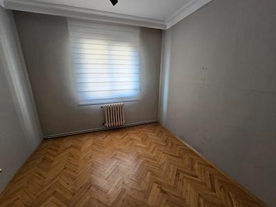 REMAX'DAN IÇERENKÖY'DE BALKONLU, MERKEZI KONUMDA GENIŞ 3+1 KIRALIK DAIRE