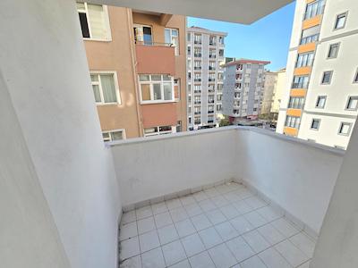REMAX'DAN IÇERENKÖY'DE BALKONLU, MERKEZI KONUMDA GENIŞ 3+1 KIRALIK DAIRE
