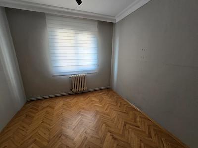 REMAX'DAN IÇERENKÖY'DE BALKONLU, MERKEZI KONUMDA GENIŞ 3+1 KIRALIK DAIRE